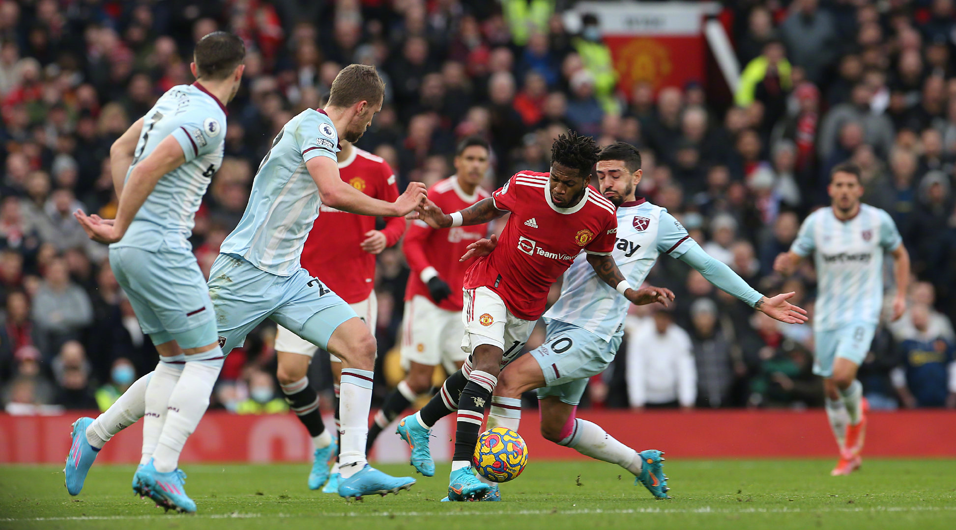 显得不满 显得不满